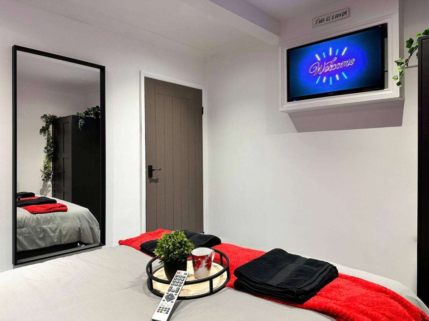 Boutique Backyard Bungalow - Brimsdown انفيلد المظهر الخارجي الصورة